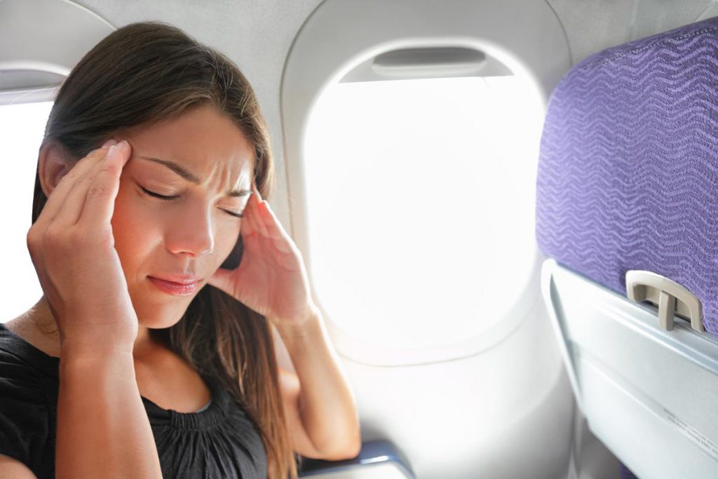 Podróż samolotem a choroba - czy zrezygnować z lotu?